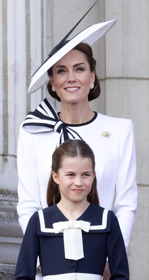 a woman wearing a white hat stands next to a little girl