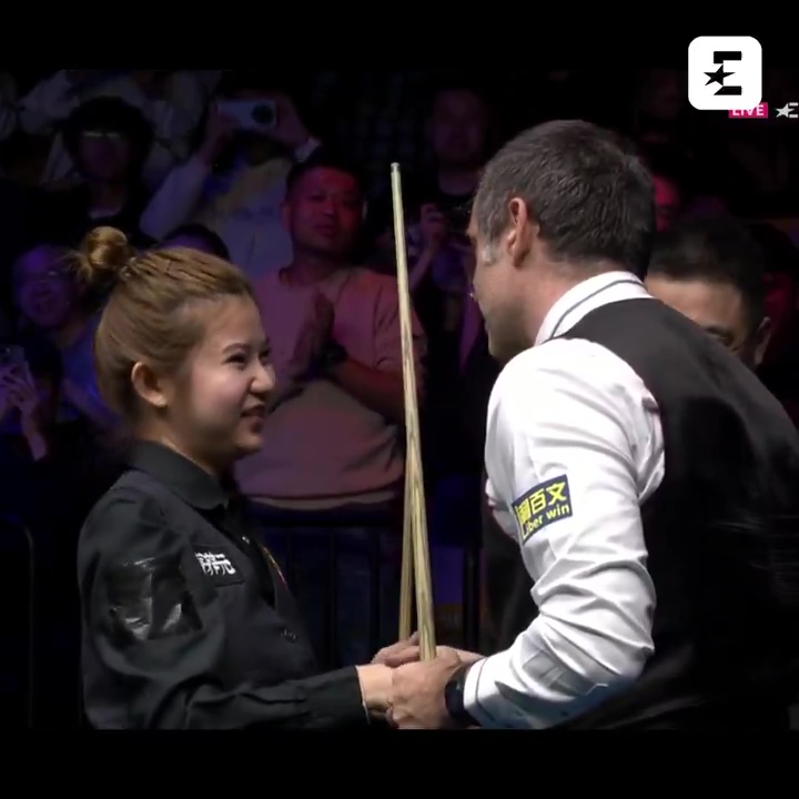 Ronnie O'Sullivan honoured opponent Mink Nutcharut with a classy gesture