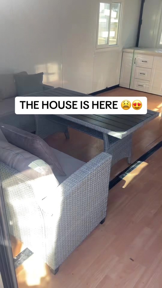 Jeff received two free sofas with the foldable home he ordered from Amazon