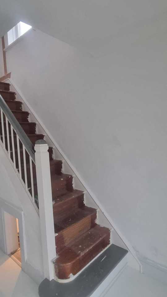 A DIY fan has revealed that she and her husband totally transformed their stairs, all whilst on a budget