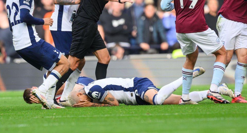 His outburst left both Van de Ven and Richarlison on the floor