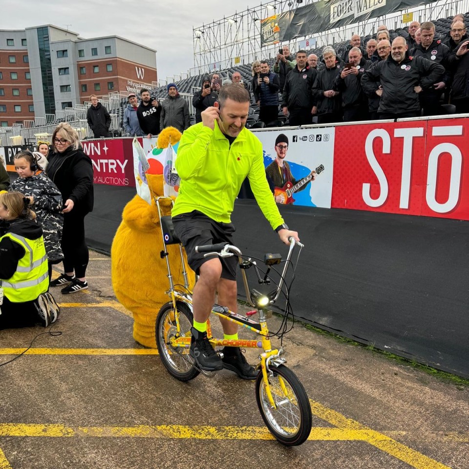 a man is riding a bike next to a sign that says sto