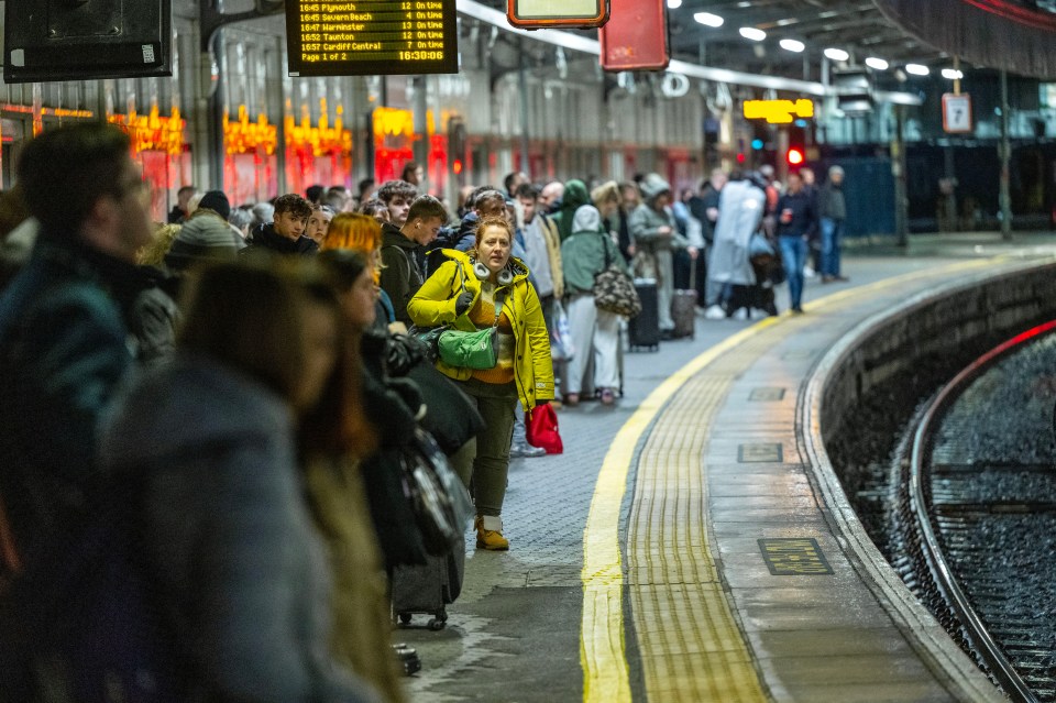 The fault meant drivers could not talk to signallers