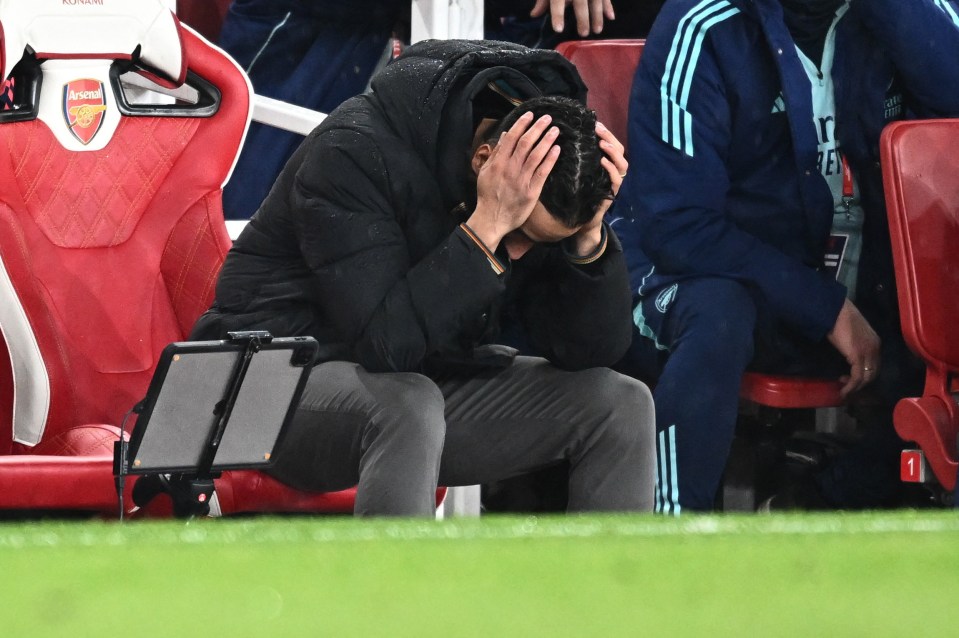 The Portuguese gaffer ended up putting his head in his hands in the second half