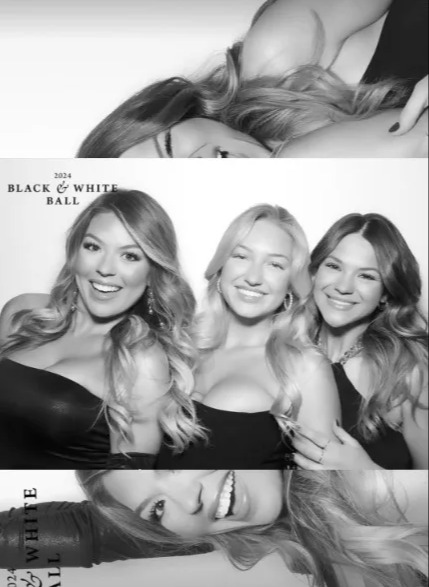 Sydney also shared a fun photo booth snap with some friends