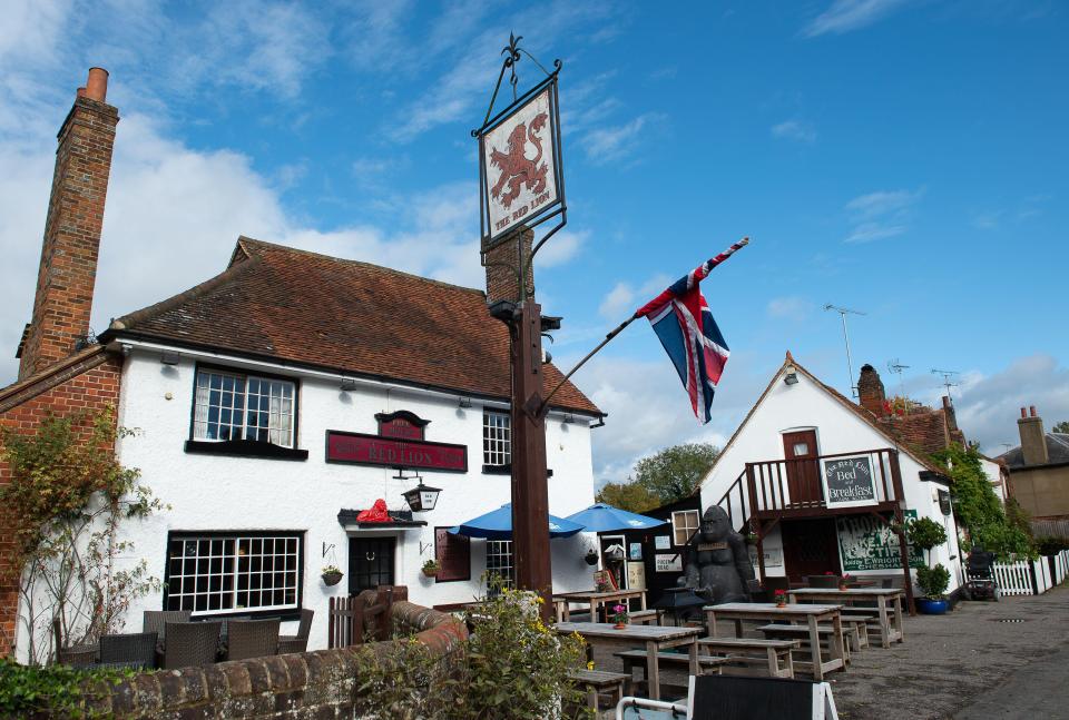 The village of Little Missenden near Amersham features in the film, with its local pub, The Red Lion, used for both indoor and outdoor scenes