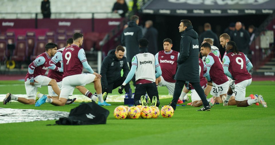 West Ham stars paid tribute to Michail Antonio before the game