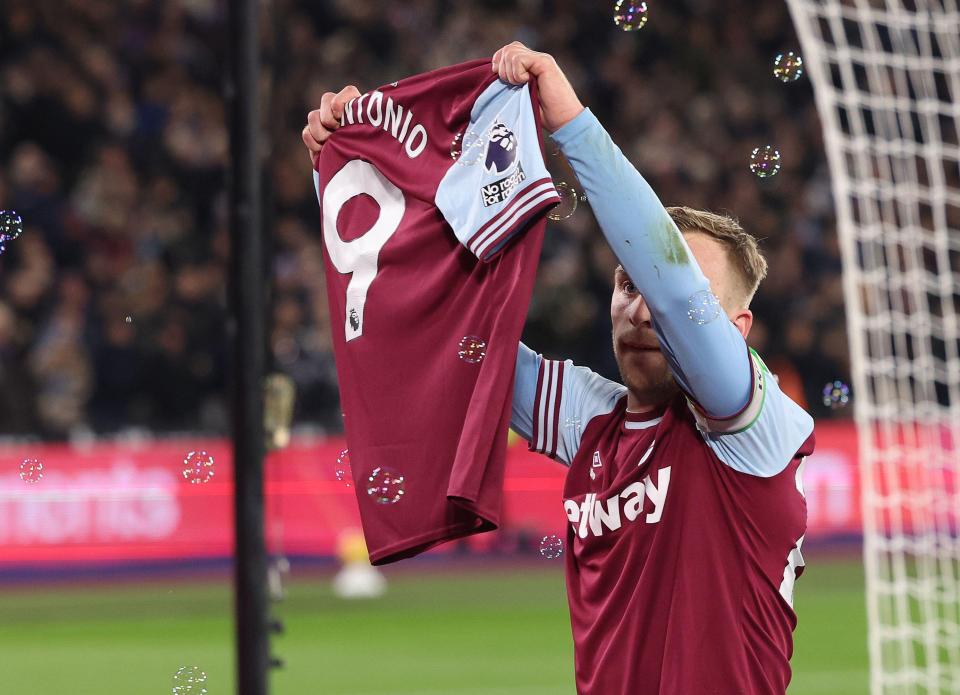 Captain Jarrod Bowen showed Antonio's shirt to the fans after scoring the winner