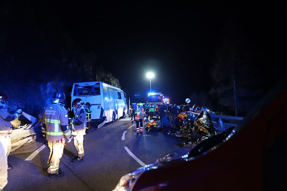 The bus was carrying 48 passengers and overturned on the RN320 road after colliding with the cliff