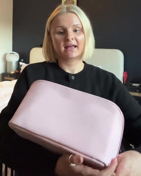 Maisy also admitted she loved the bubblegum pink travel case that the Mark Hill styler came with