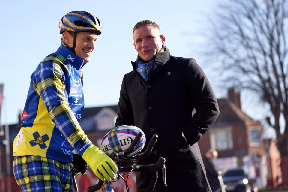 Rob Wainwright and Phil Vickery at a cycling fundraiser for motor neurone disease research.