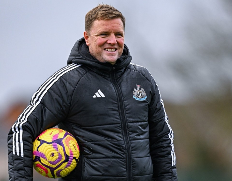 NEWCASTLE UPON TYNE, ENGLAND - DECEMBER 02: Newcastle United Head Coach Eddie Howe looks on with a ball under his arm during the Newcastle United Training Session at the Newcastle United Training Centre on December 02, 2024 in Newcastle upon Tyne, England. (Photo by Serena Taylor/Newcastle United via Getty Images)