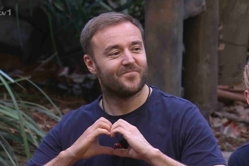 Alan made the cute heart sign to Sienna while on the ITV show