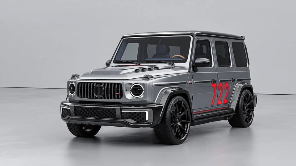 Silver G-Wagon with red "722" on the side, a tribute to Sir Stirling Moss.