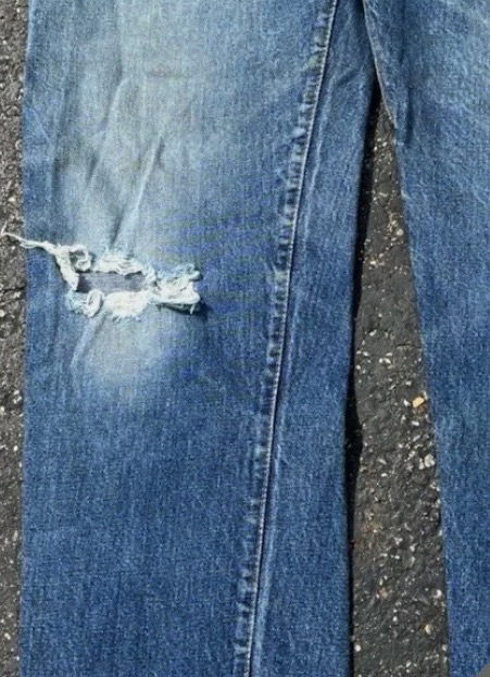 Levi Jeans with a single stitch show that they were made before the 1980s