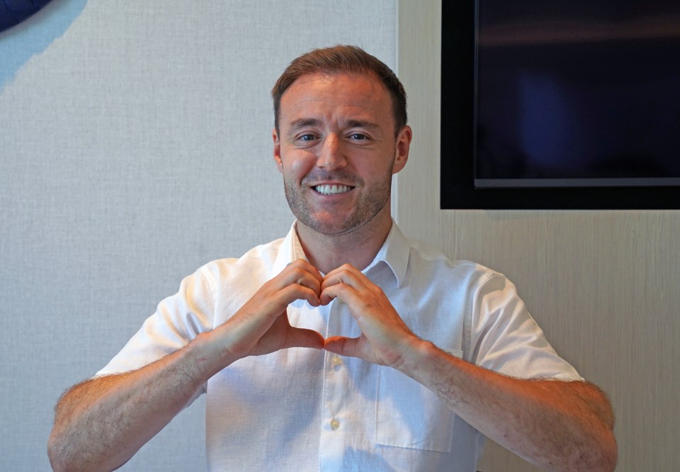 Alan Halsall shows us his secret sign to his daughter during his time in I'm A Celeb