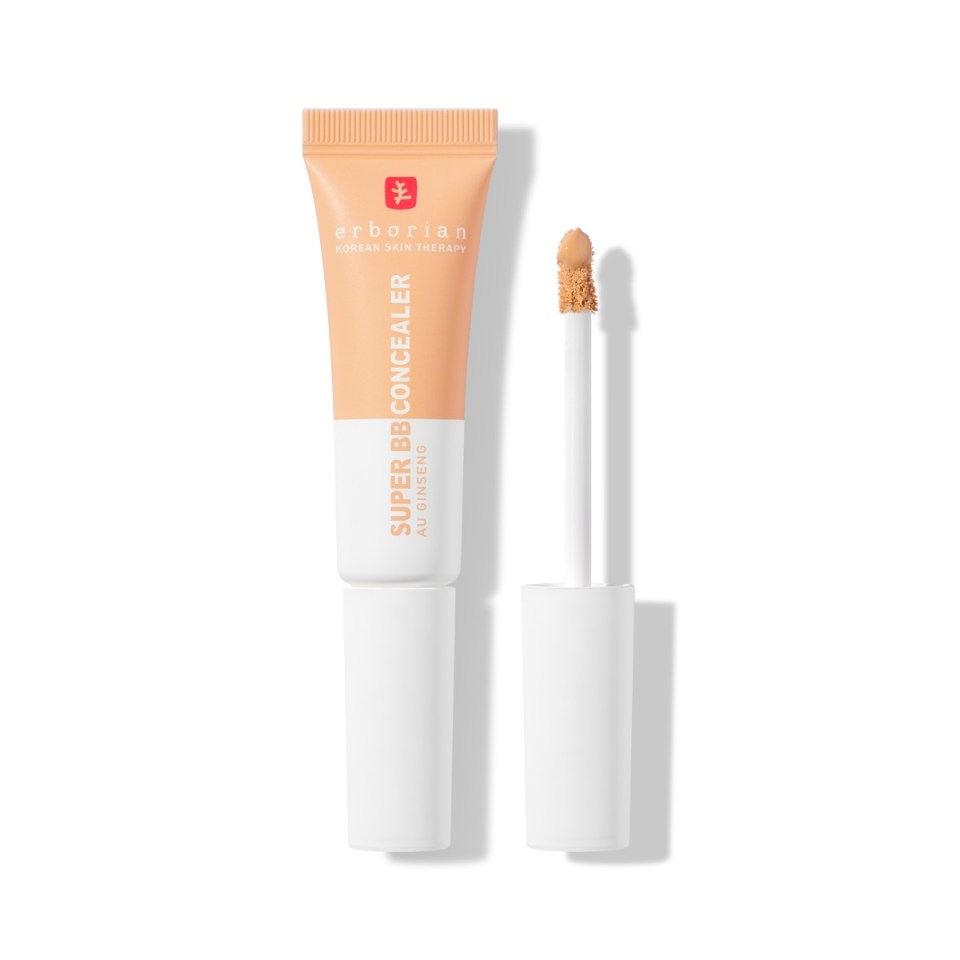 This concealer corrects imperfections without creasing