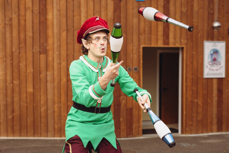 A juggling elf in Bluestone’s festive show