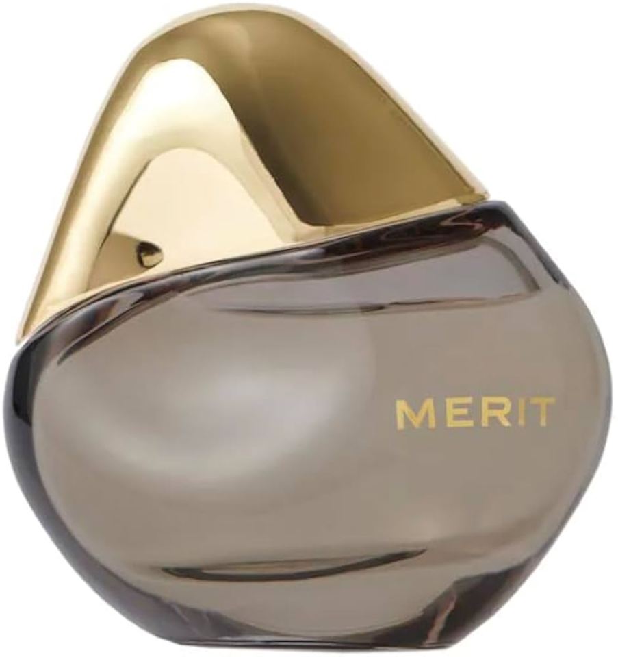 Merit Retrospect L’Extrait de Parfum is bold and interesting, with a retro feel, echoing Chanel No5