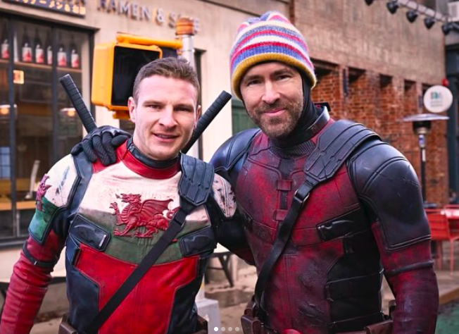 Mullin with Wrexham co-owner Reynolds on the set of Deadpool