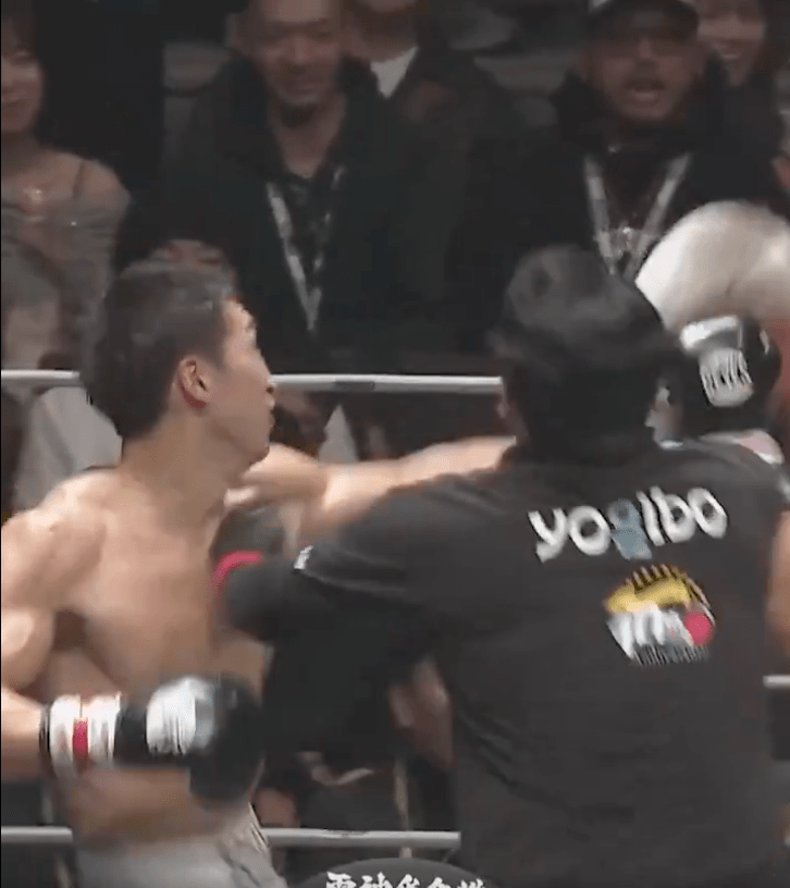 The referee tried to hault Rikiya Anpo's RIZIN 49 clash with Sina Karimian due to illegal blows