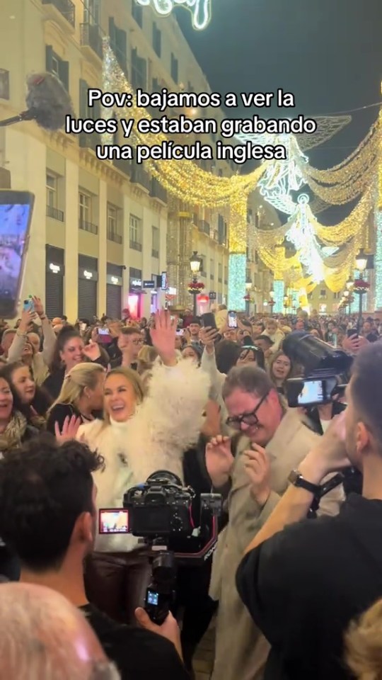 Alan and Amanda were recently spotted dancing with revellers at a Christmas light switch-on in Spain