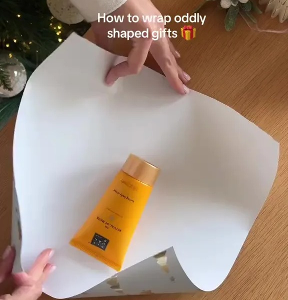 One DIY-loving woman, Beatriz, took to TikTok to demonstrate how to wrap oddly-shaped prezzies