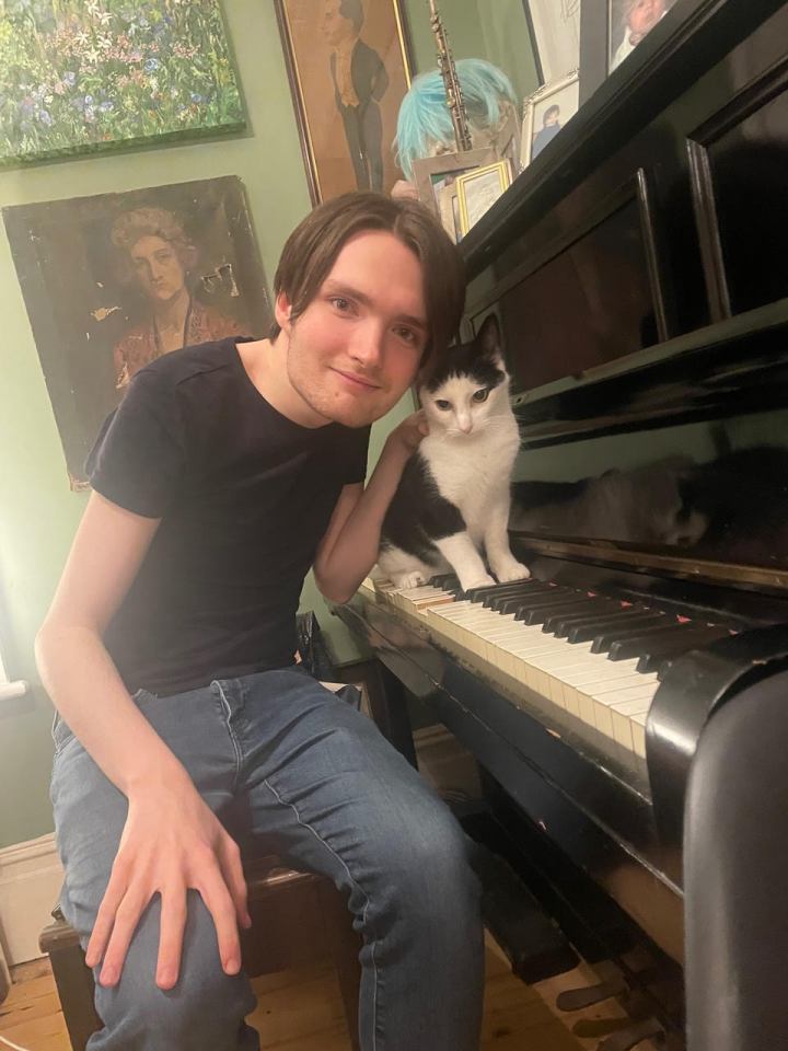 Basil the cat has helped his teenage owner Benny practise piano