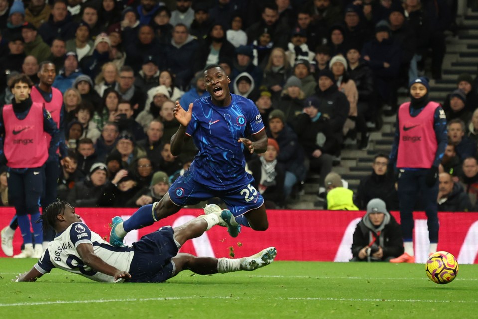 Moises Caicedo was fouled in the box by Yves Bissouma