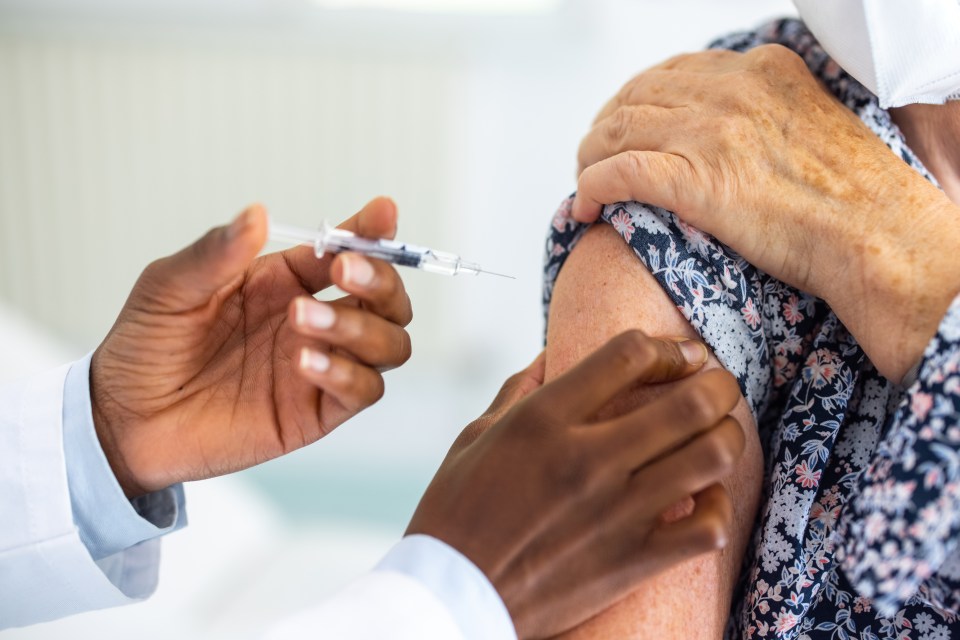 Brits have been warned of the last date they can get a flu jab to be safe at Christmas