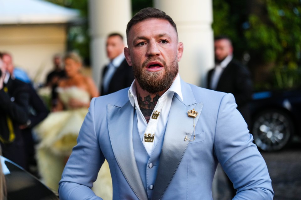 Conor McGregor has agreed to fight Logan Paul