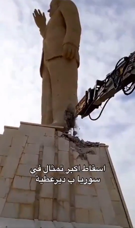 Rebels used an excavator to send the statue down