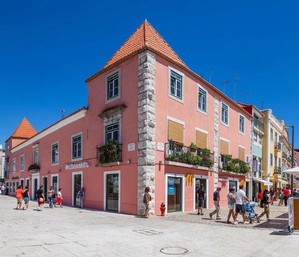 E846TR Belem McDonalds fast-food restaurant in Lisbon. Located in a World Heritage area is always full of tourists.