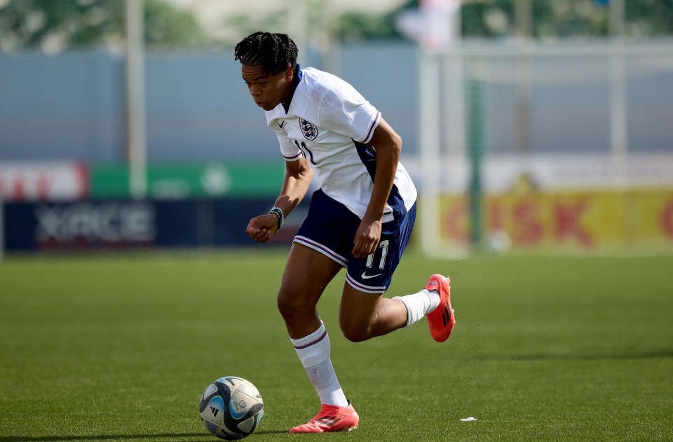 Rio Ngumoha of England playing soccer.