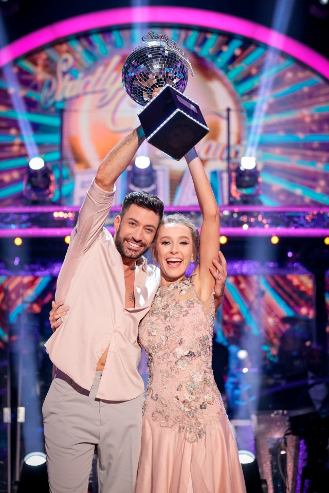 Rose Ayling-Ellis and Giovanni Pernice holding the Strictly Come Dancing glitterball trophy.