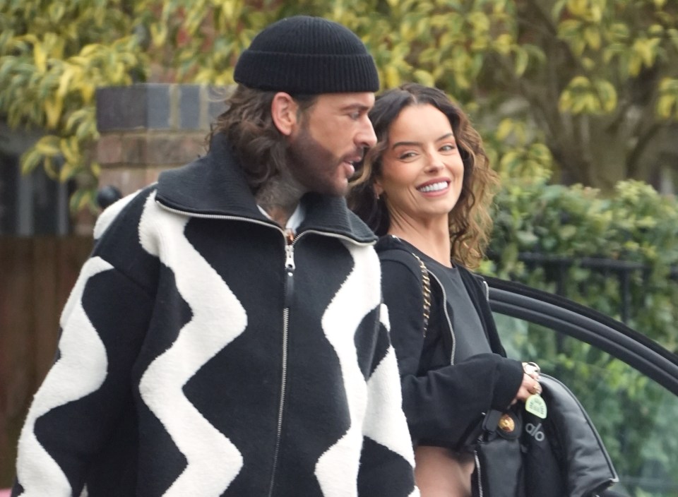 Pete Wicks and Maura Higgins were all smiles as they packed up for Christmas