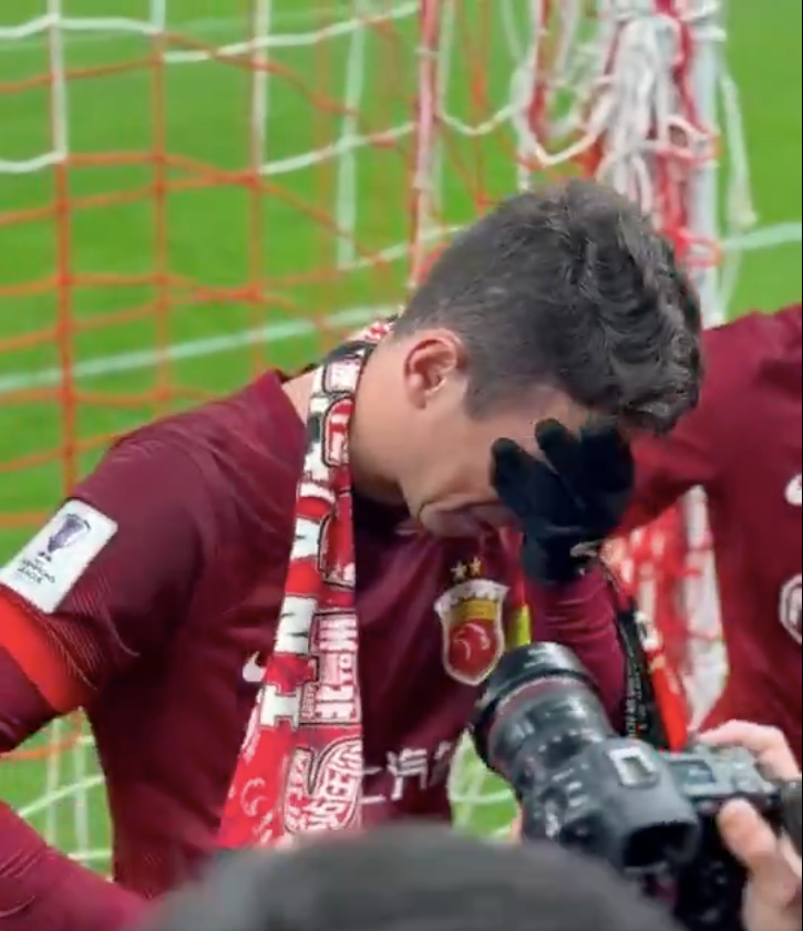 Oscar bid an emotional farewell to Shanghai earlier this month