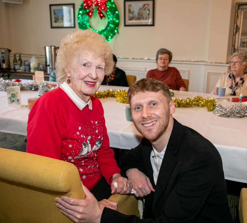 Jamie with Maureen at the centre