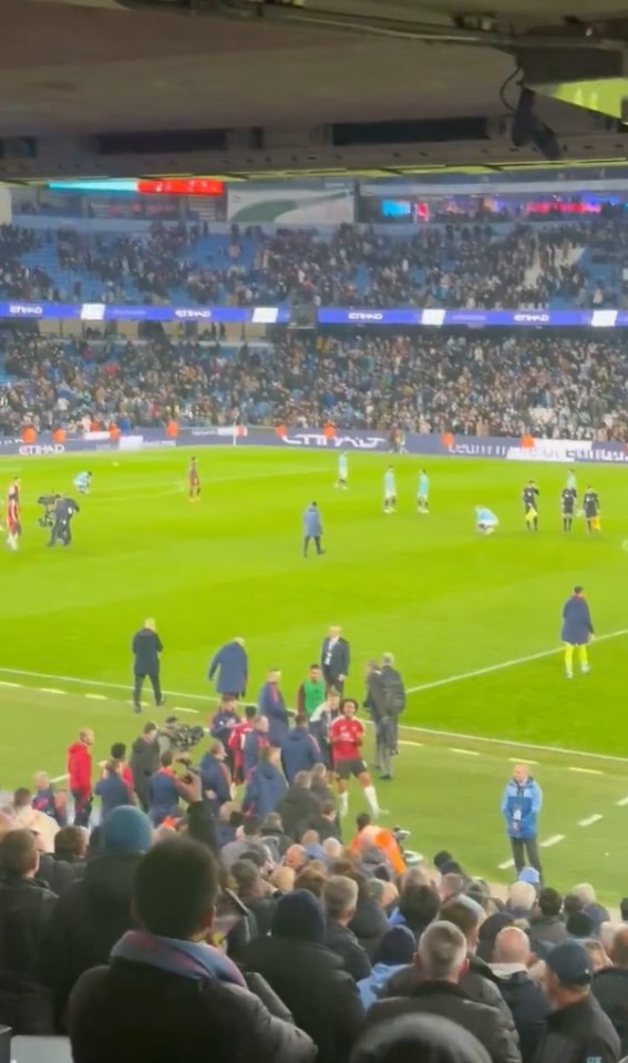 Joshua Zirkzee celebrated directly in front of the Man City fans