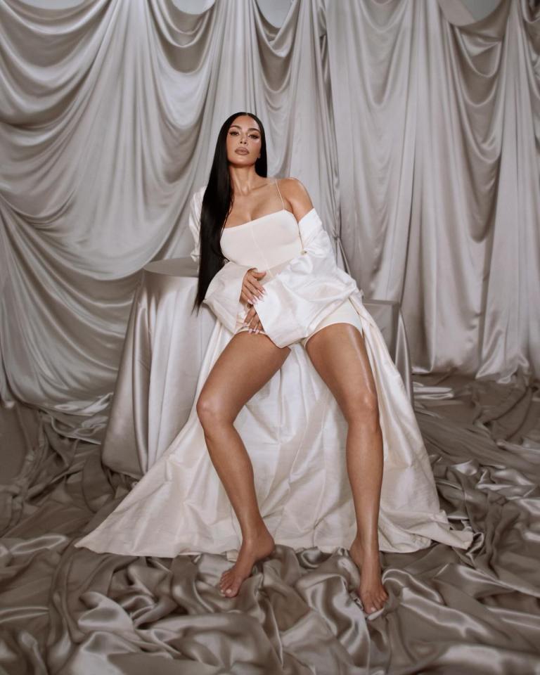 Kim promoted her new beauty line, SKKN, with a feet-first picture - and it's good for sales, says one body language expert