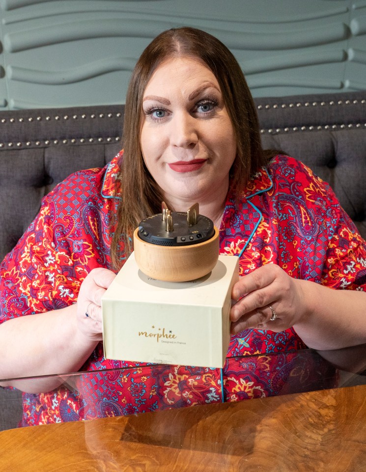 Lana with her Morphee gadget, which plays meditations and sleep sounds