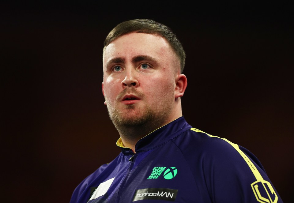 The world number four sailed through to the next round of the World Darts Championship