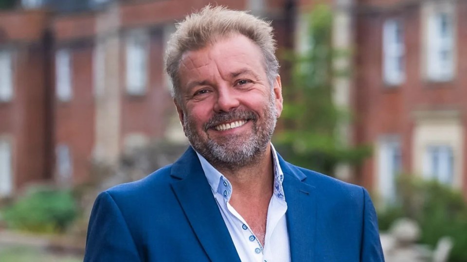 Martin Roberts in Homes Under The Hammer