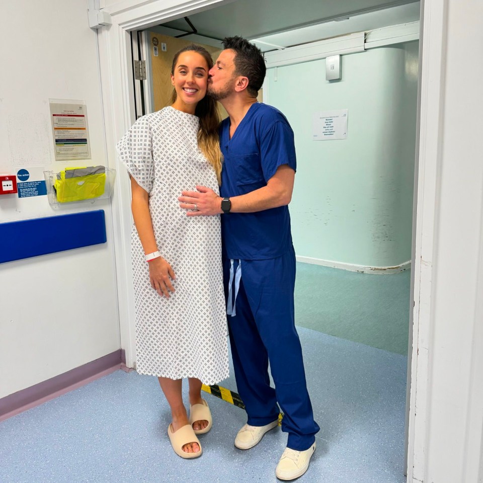 Peter Andre kisses his pregnant wife in a hospital.