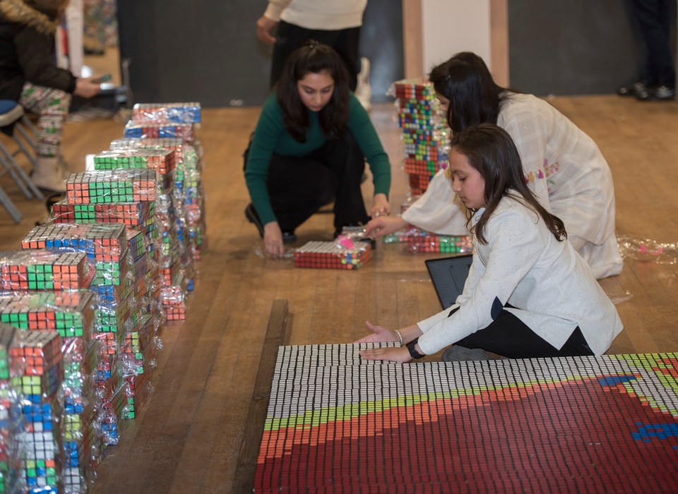 Using 3,000 Rubik's cubes, the finished portrait was 20 ft by 16 ft