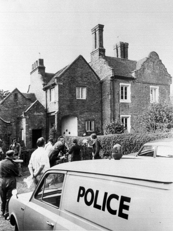 Police and newsmen outside Yew Tree Farm, Kingswinford, West Midlands, where the body of newspaper boy Carl Bridgewater was found