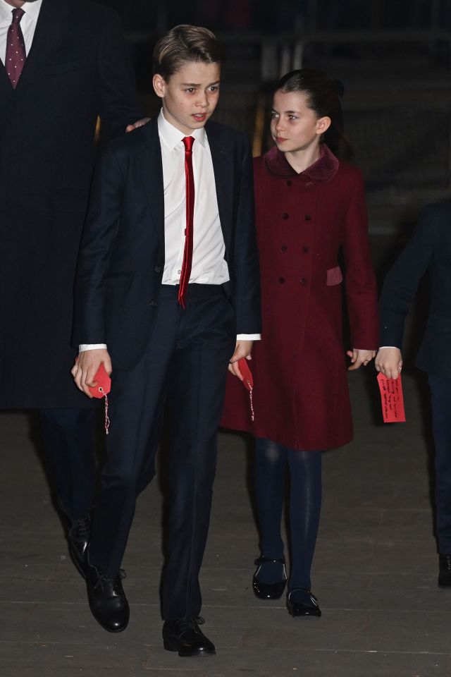 Charlotte and George also held notes as they entered the ‘Together At Christmas’ Carol Service at Westminster Abbey