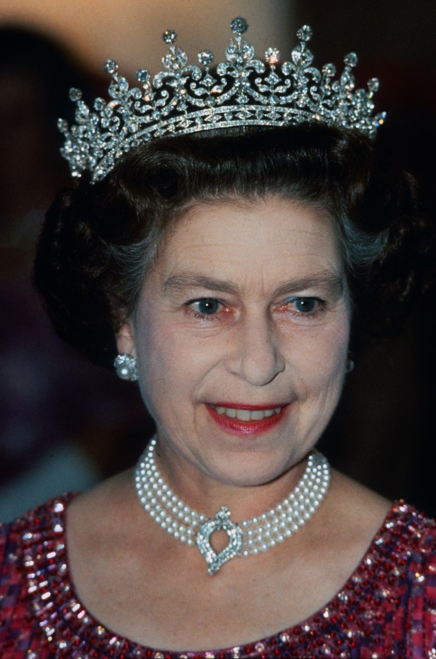 Queen Elizabeth wearing the four strand diamond and pearl choker to a banquet in Bangladesh on November 16, 1983