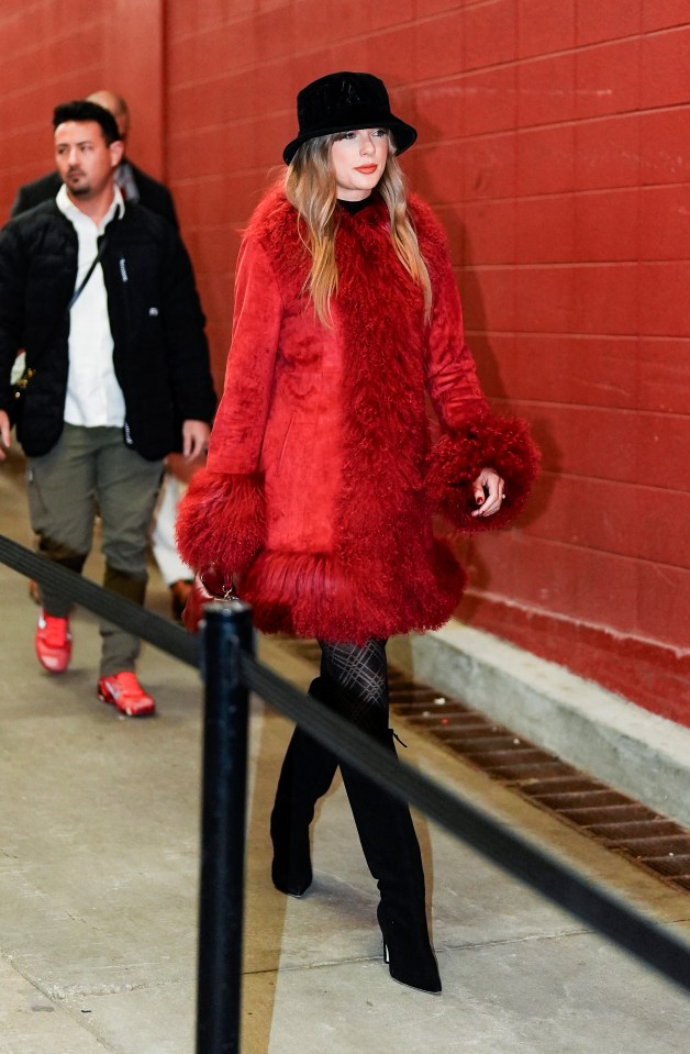 Taylor Swift wrapped up warm to watch some American football