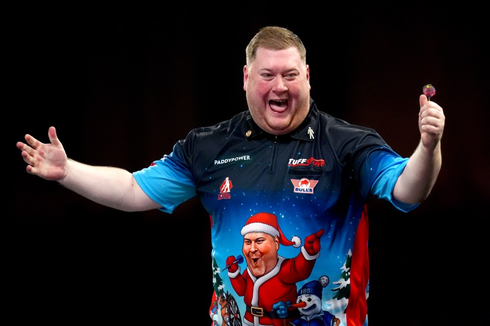 Ricky Evans won a thriller at the World Darts Championship on Monday